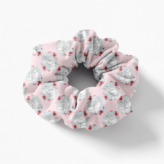 Scrunchie: Belle e Adam Pink
